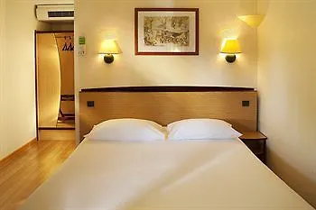 Hotel Campanile De Marsan